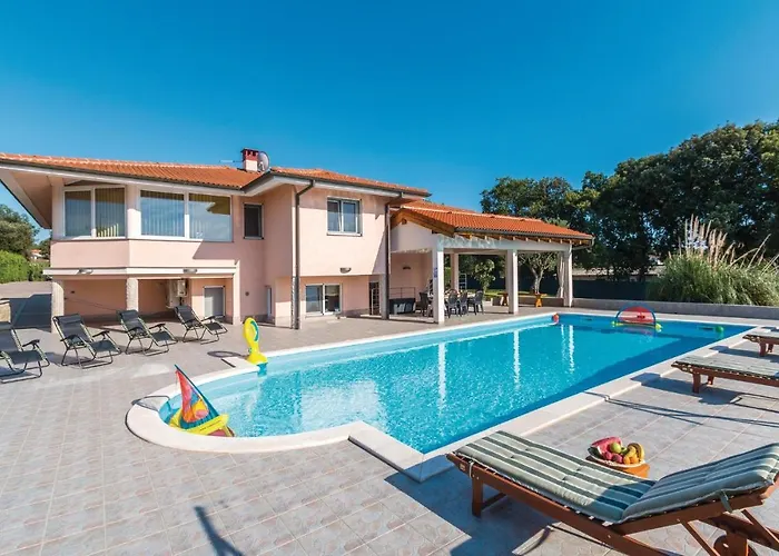 Stunning Home In Pula With Kitchen
