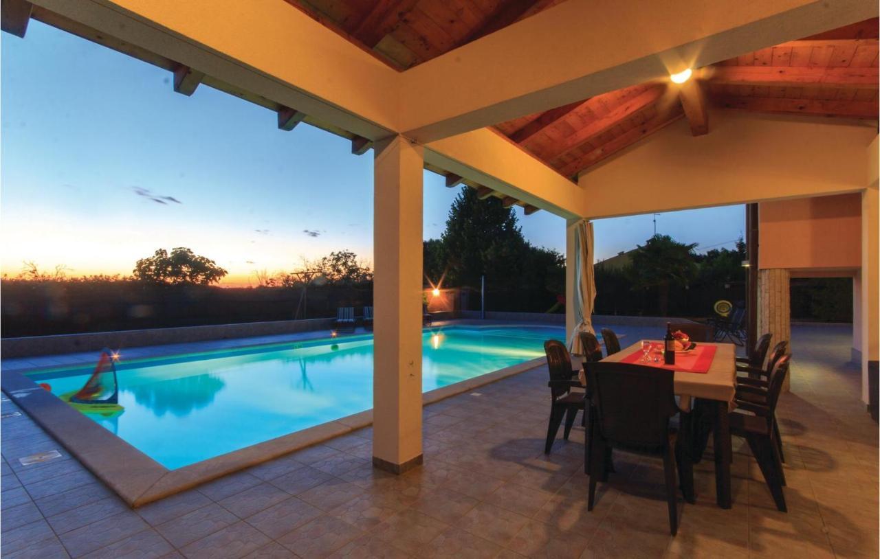 Stunning Home In Pula With Kitchen