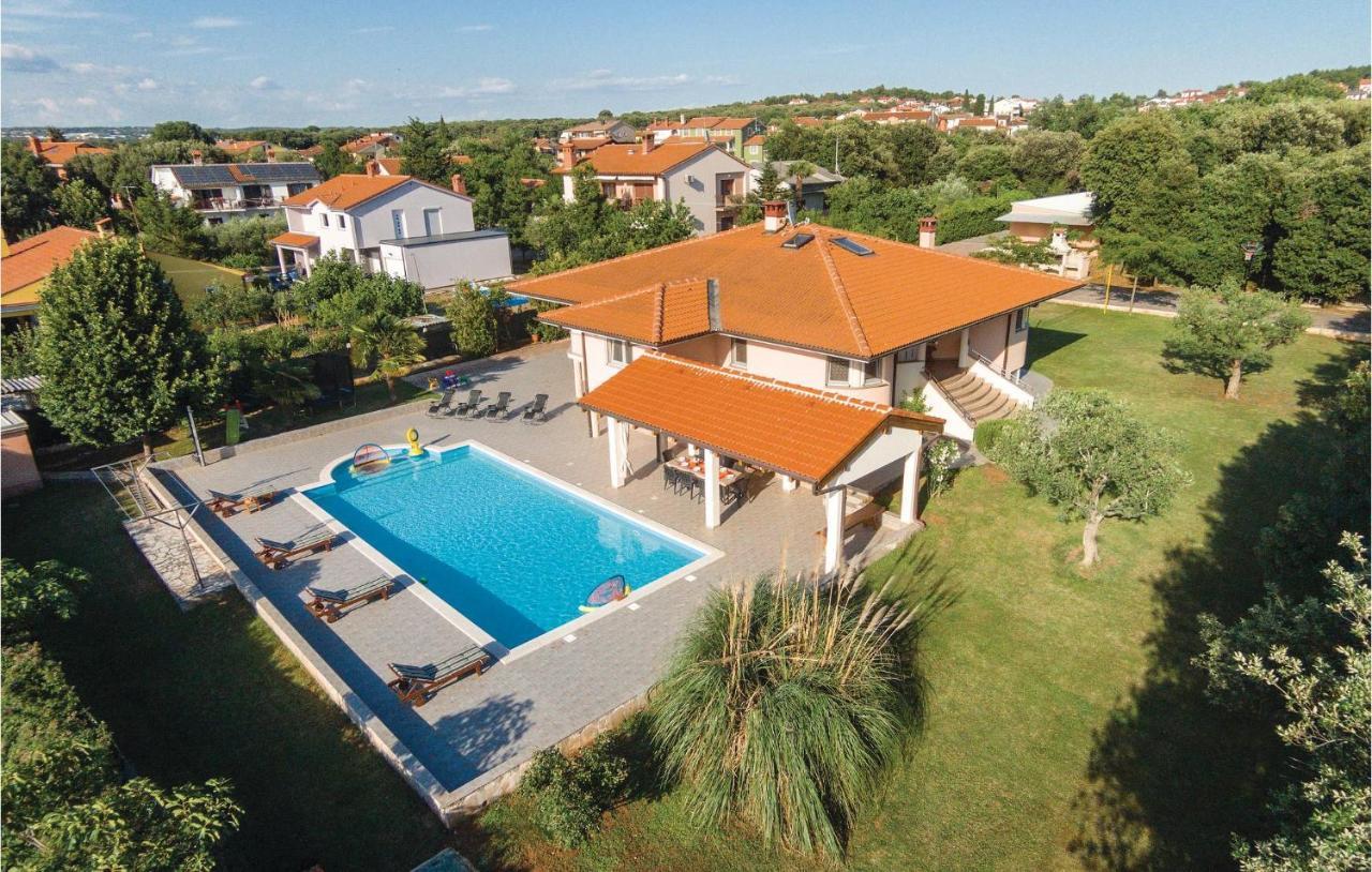 Holiday home Stunning Home In Pula With Kitchen