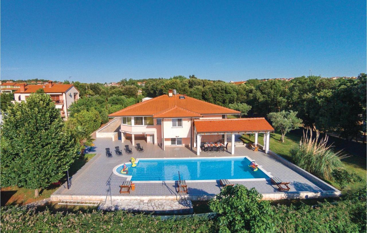 Holiday home Stunning Home In Pula With Kitchen