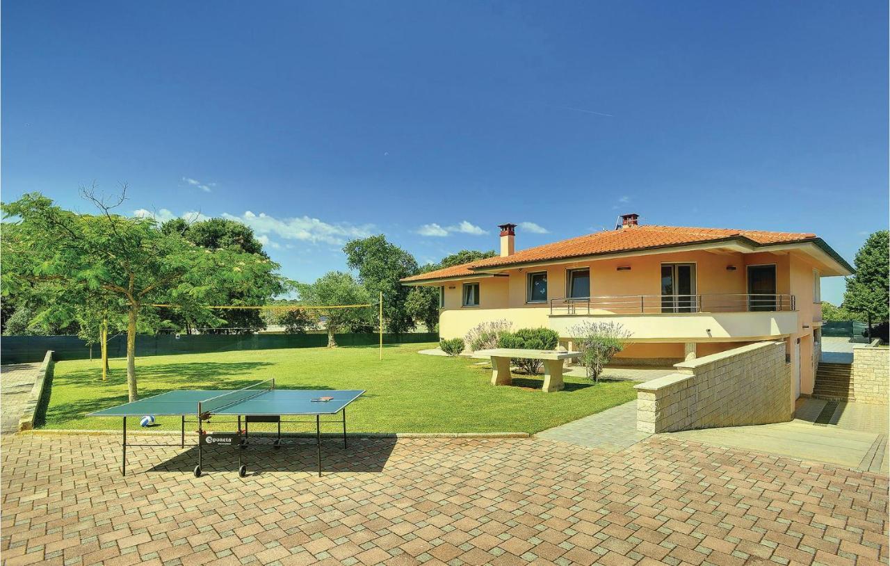 Holiday home Stunning Home In Pula With Kitchen Pula