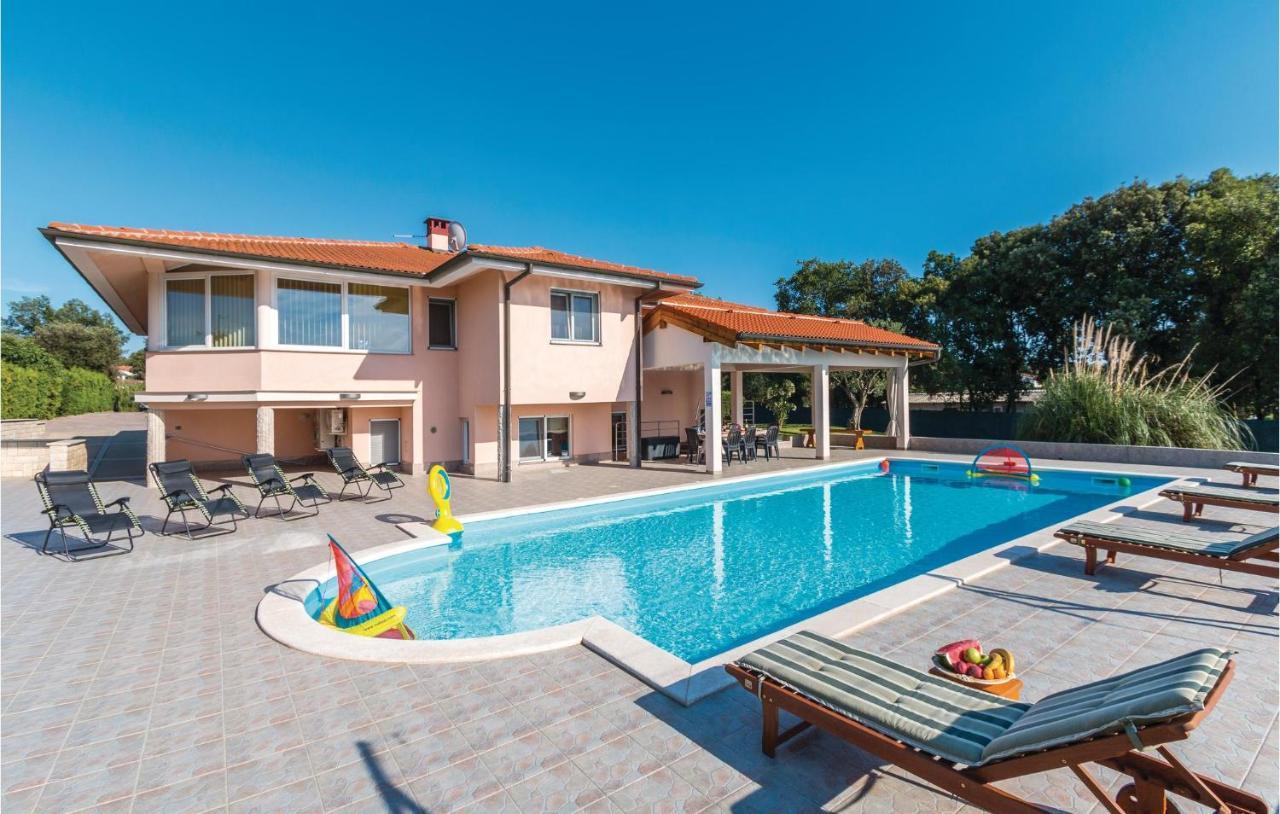 Stunning Home In Pula With Kitchen