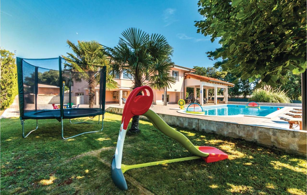 Stunning Home In Pula With Kitchen