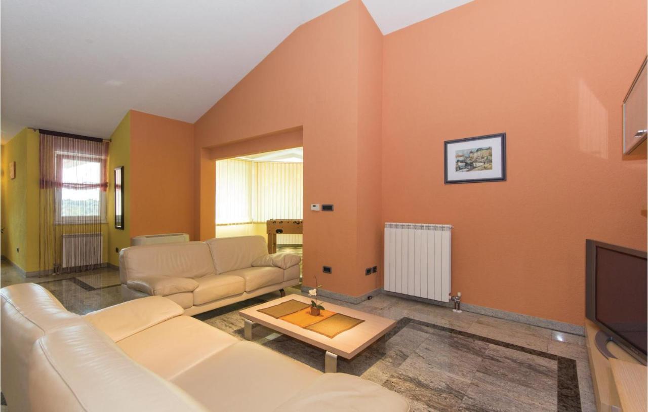Stunning Home In Pula With Kitchen * Pula