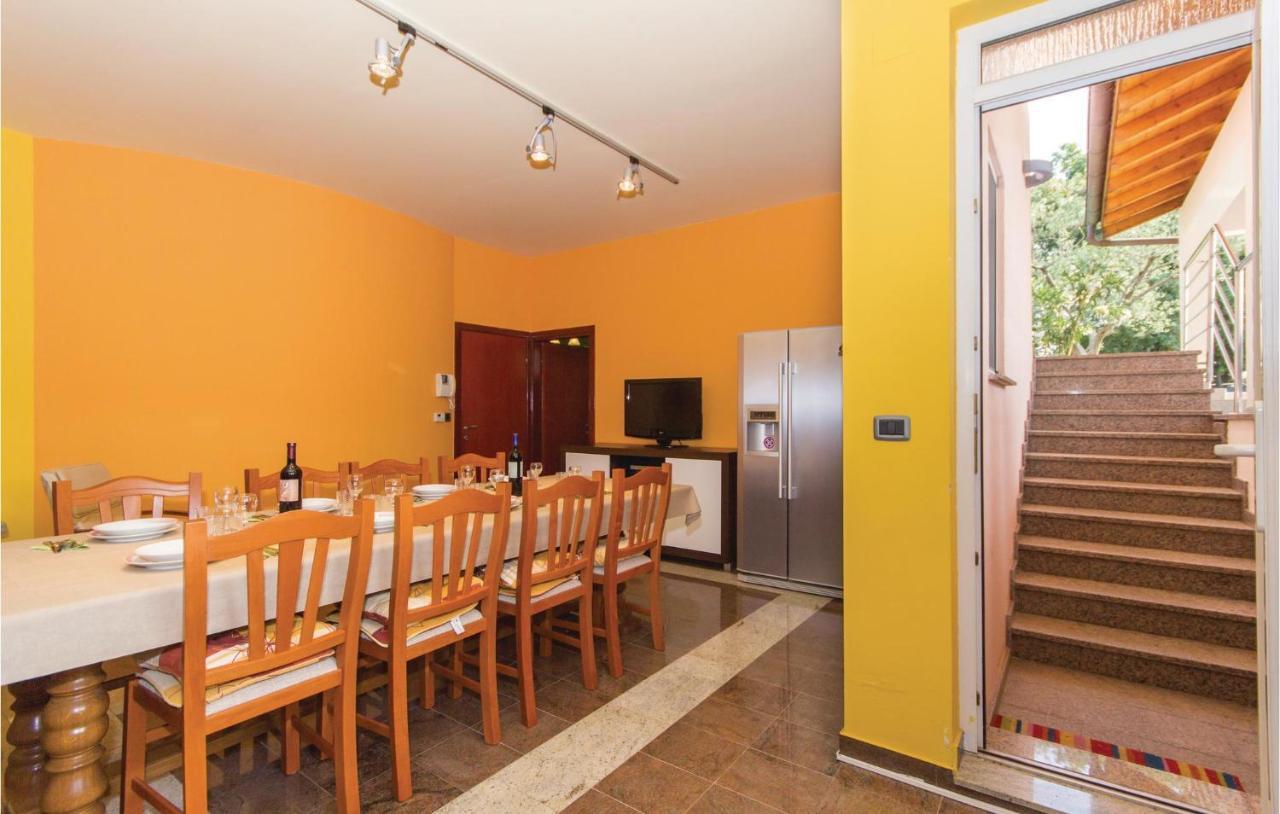 Stunning Home In Pula With Kitchen * Pula
