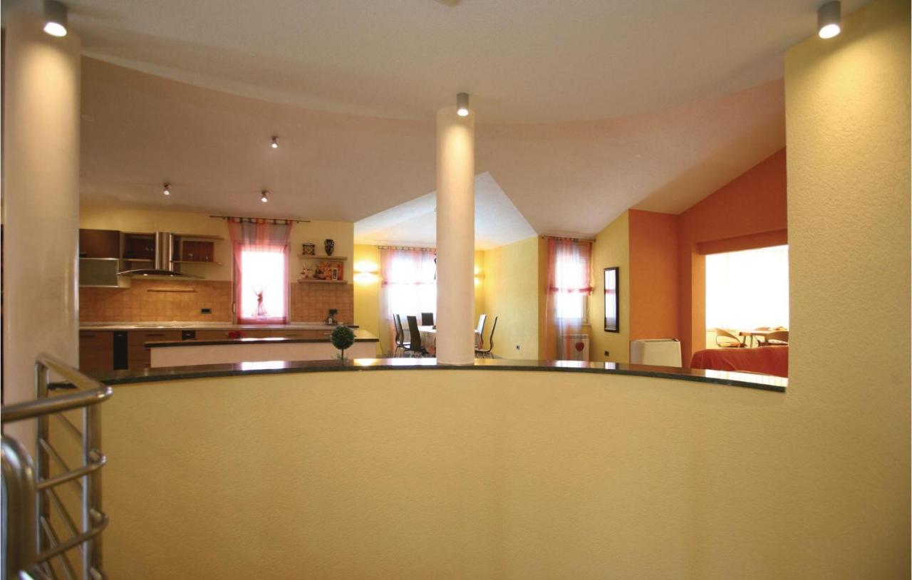 Holiday home Stunning Home In Pula With Kitchen *