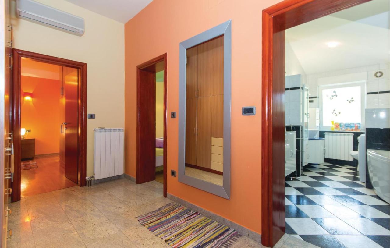 Stunning Home In Pula With Kitchen * Pula