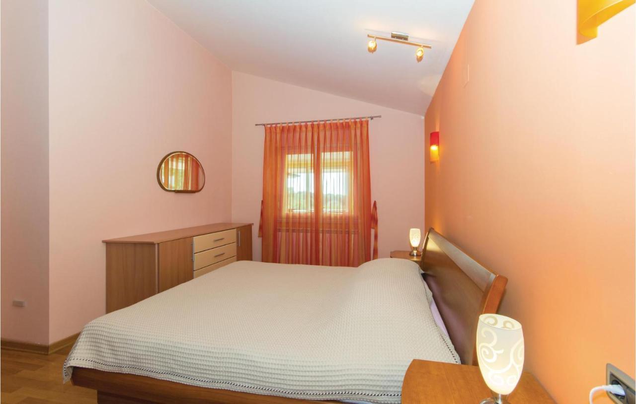 Vikendica Stunning Home In Pula With Kitchen *