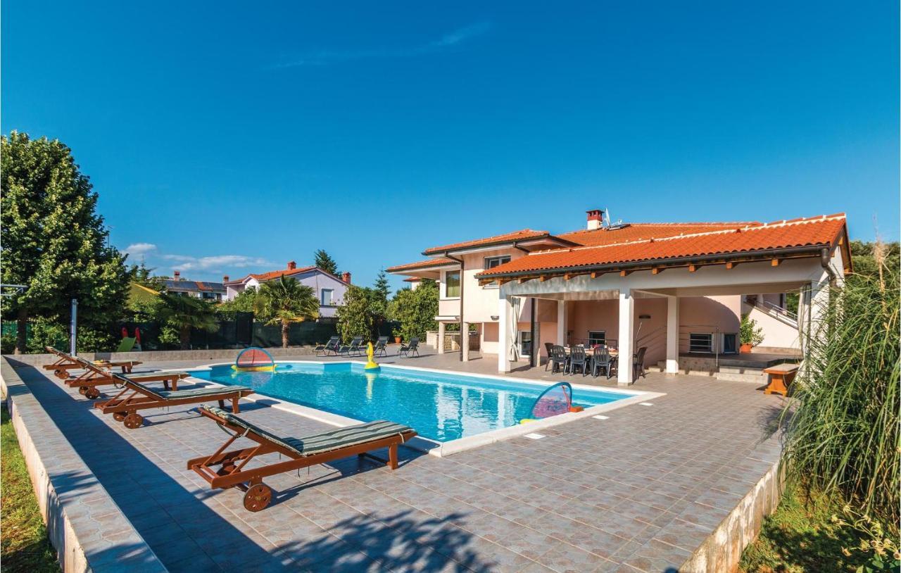 Stunning Home In Pula With Kitchen Pula