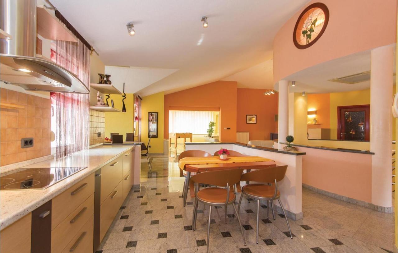 Stunning Home In Pula With Kitchen Holiday home