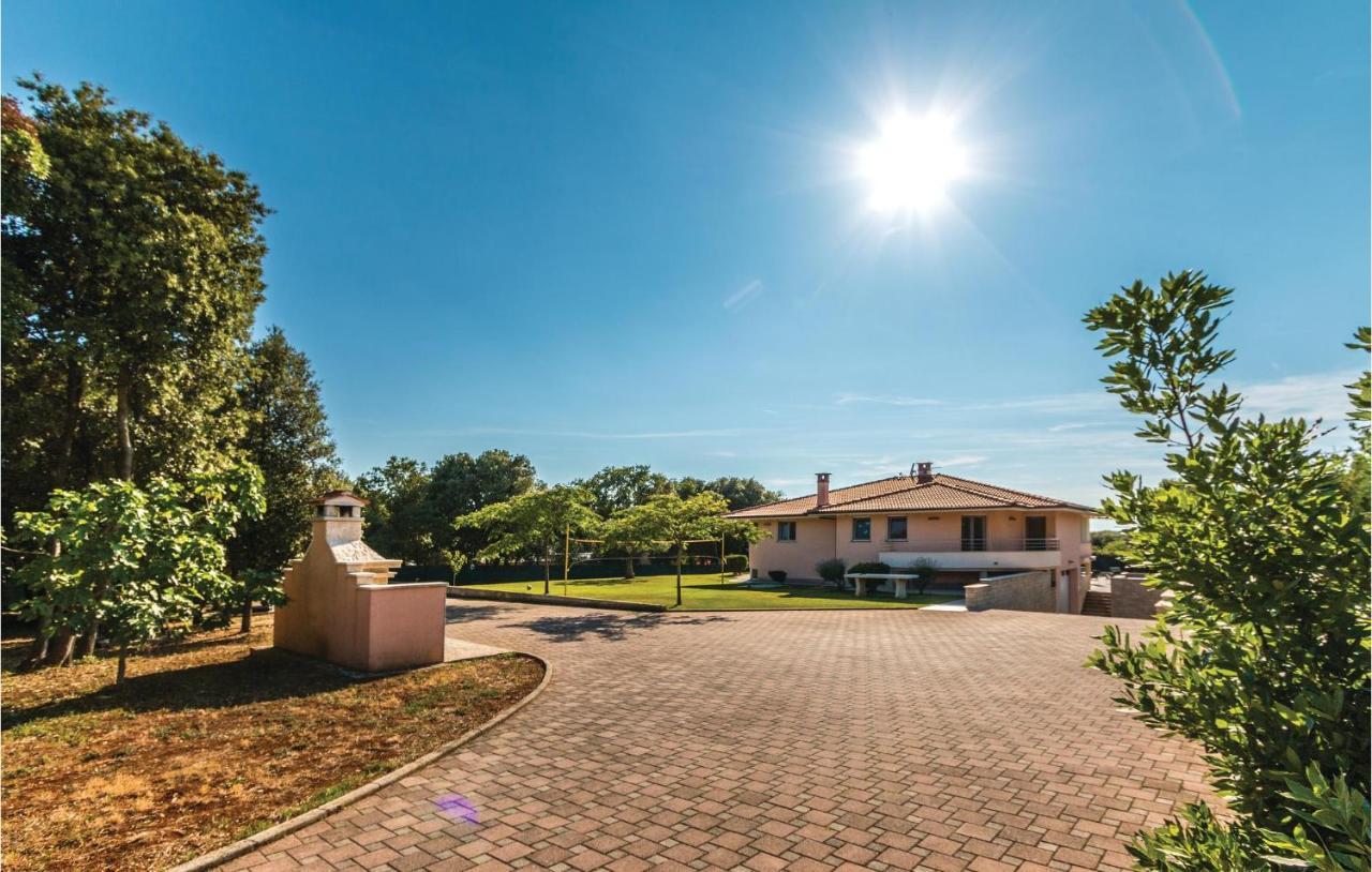 Vikendica Stunning Home In Pula With Kitchen Pula