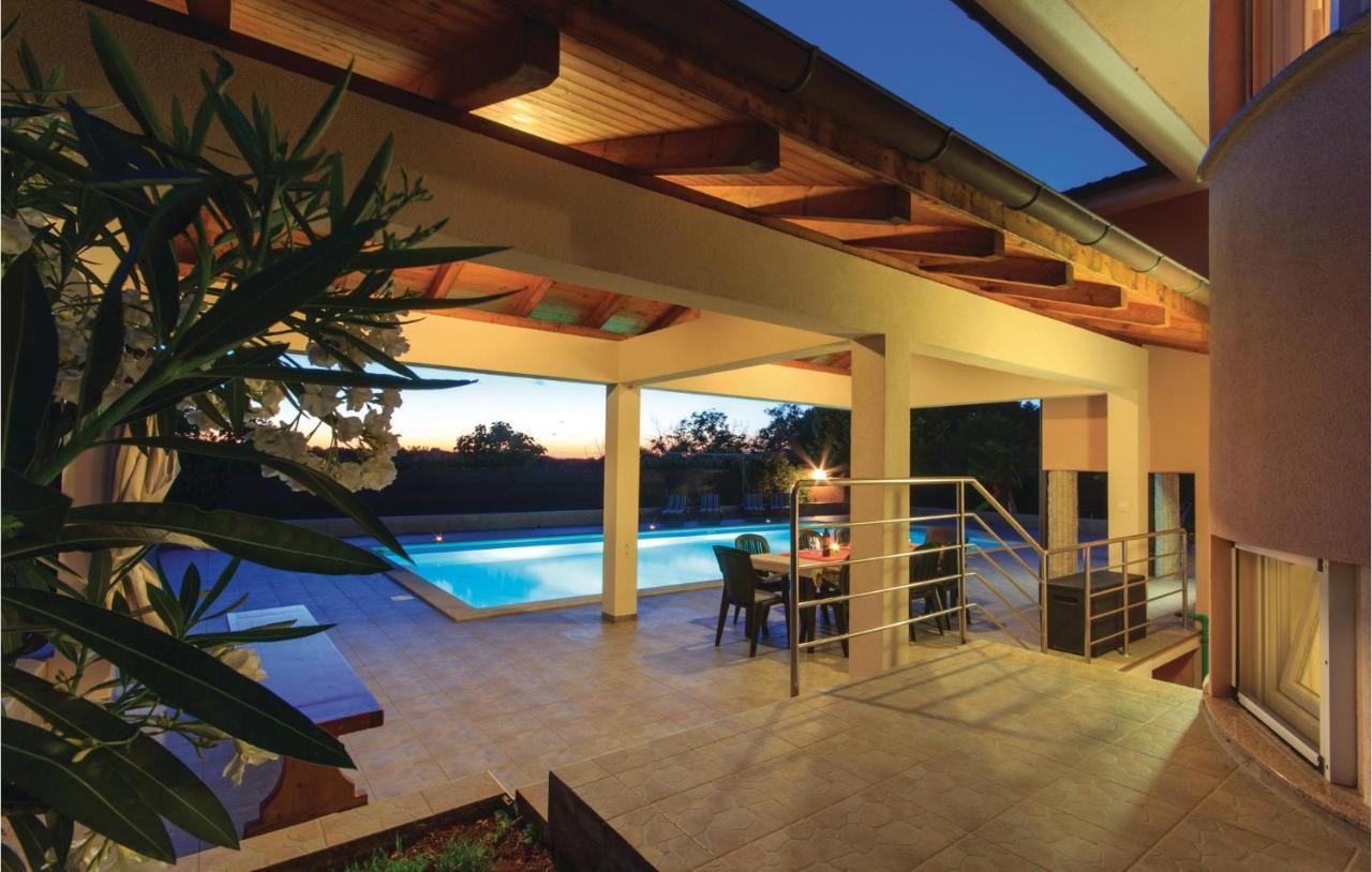 Stunning Home In Pula With Kitchen * Pula