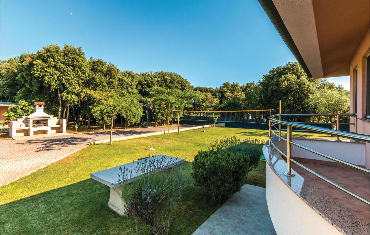 Vikendica Stunning Home In Pula With Kitchen *
