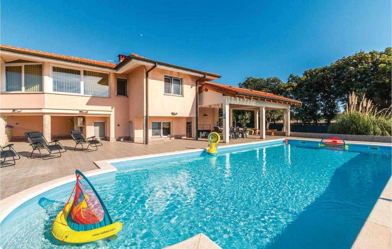 Stunning Home In Pula With Kitchen Holiday home